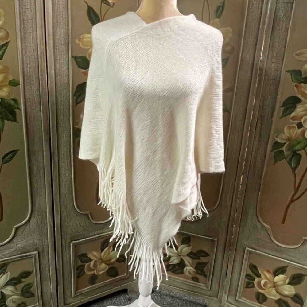 IVORY knit poncho/wrap, one size fits most, 21" wide in front, smoke free home